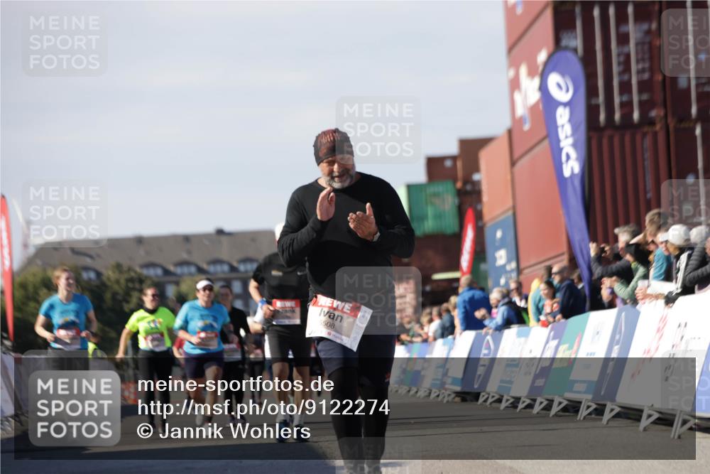 03.10.2025 - Köhlbrandbrückenlauf Jannik Wohlers http://msf.ph/oto/9122274 03.10.2025 13:39:43 Ziel 4621, 5176, 5508 meine-sportfotos.de