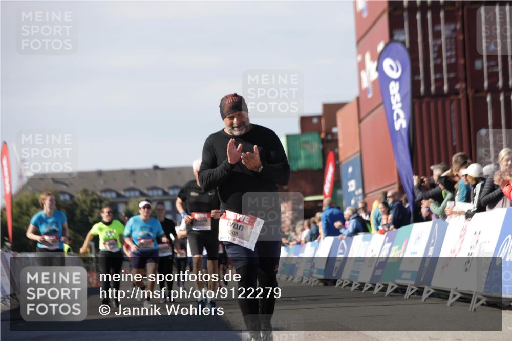 03.10.2025 - Köhlbrandbrückenlauf Jannik Wohlers http://msf.ph/oto/9122279 03.10.2025 13:39:43 Ziel 4621, 5176, 5508 meine-sportfotos.de