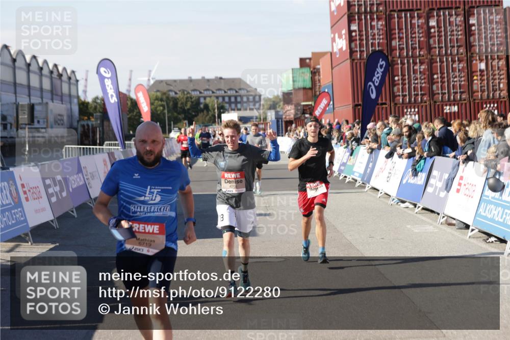 03.10.2025 - Köhlbrandbrückenlauf Jannik Wohlers http://msf.ph/oto/9122280 03.10.2025 13:05:06 Ziel 4098, 4175, 4217, 4256, 4490, 4585, 4751, 5670, 5785, 5951, 5952, 6561, 6719 meine-sportfotos.de