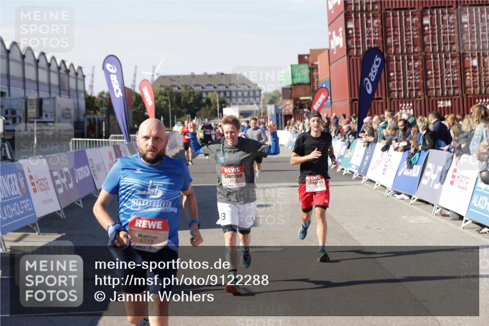 03.10.2025 - Köhlbrandbrückenlauf Jannik Wohlers http://msf.ph/oto/9122288 03.10.2025 13:05:06 Ziel 4098, 4175, 4217, 4256, 4490, 4585, 4751, 5670, 5785, 5951, 5952, 6561, 6719 meine-sportfotos.de