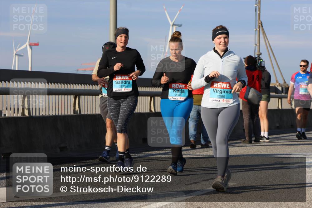 03.10.2025 - Köhlbrandbrückenlauf Strokosch-Dieckow http://msf.ph/oto/9122289 03.10.2025 09:59:10 Position 2 2870, 2869, 2286 meine-sportfotos.de