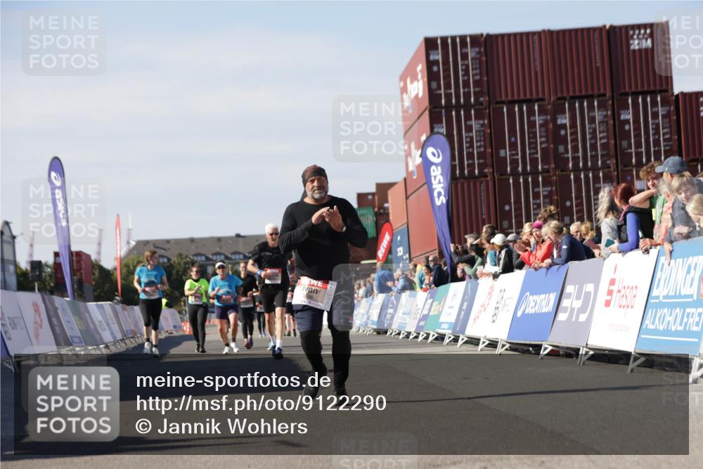 03.10.2025 - Köhlbrandbrückenlauf Jannik Wohlers http://msf.ph/oto/9122290 03.10.2025 13:39:44 Ziel 4621, 5176, 5508 meine-sportfotos.de
