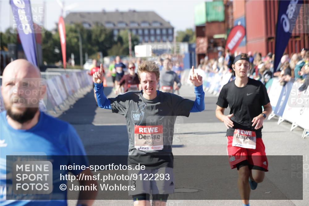 03.10.2025 - Köhlbrandbrückenlauf Jannik Wohlers http://msf.ph/oto/9122293 03.10.2025 13:05:07 Ziel 4098, 4175, 4217, 4256, 4490, 4585, 4751, 5670, 5785, 5951, 5952, 6561, 6719 meine-sportfotos.de
