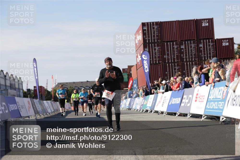 03.10.2025 - Köhlbrandbrückenlauf Jannik Wohlers http://msf.ph/oto/9122300 03.10.2025 13:39:44 Ziel 4621, 5176, 5508 meine-sportfotos.de