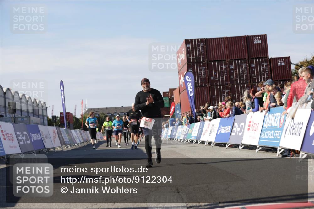 03.10.2025 - Köhlbrandbrückenlauf Jannik Wohlers http://msf.ph/oto/9122304 03.10.2025 13:39:44 Ziel 4621, 5176, 5508 meine-sportfotos.de