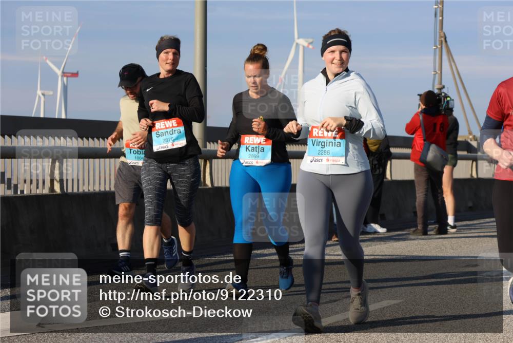 03.10.2025 - Köhlbrandbrückenlauf Strokosch-Dieckow http://msf.ph/oto/9122310 03.10.2025 09:59:10 Position 2 1004, 2870, 2869, 2286 meine-sportfotos.de
