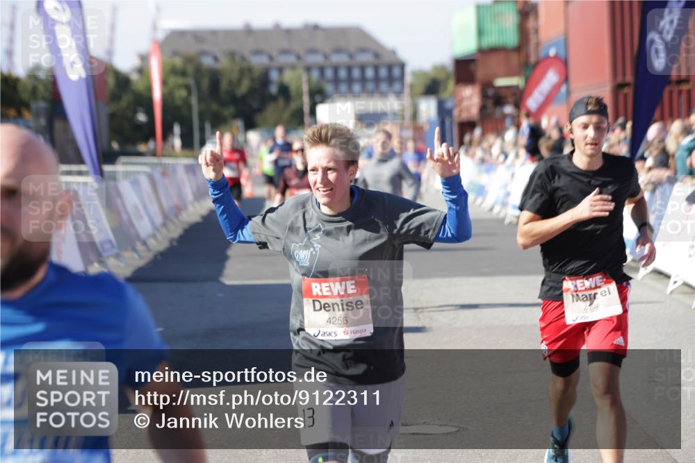 03.10.2025 - Köhlbrandbrückenlauf Jannik Wohlers http://msf.ph/oto/9122311 03.10.2025 13:05:07 Ziel 4098, 4175, 4217, 4256, 4490, 4585, 4751, 5670, 5785, 5951, 5952, 6561, 6719 meine-sportfotos.de