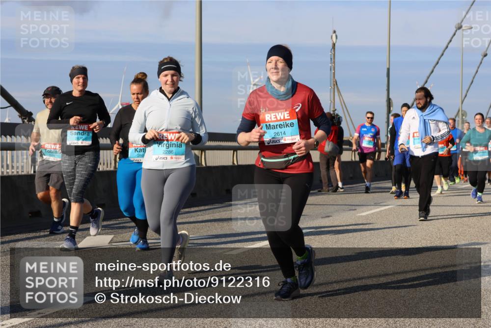 03.10.2025 - Köhlbrandbrückenlauf Strokosch-Dieckow http://msf.ph/oto/9122316 03.10.2025 09:59:12 Position 2 2870, 286, 2286, 2614 meine-sportfotos.de