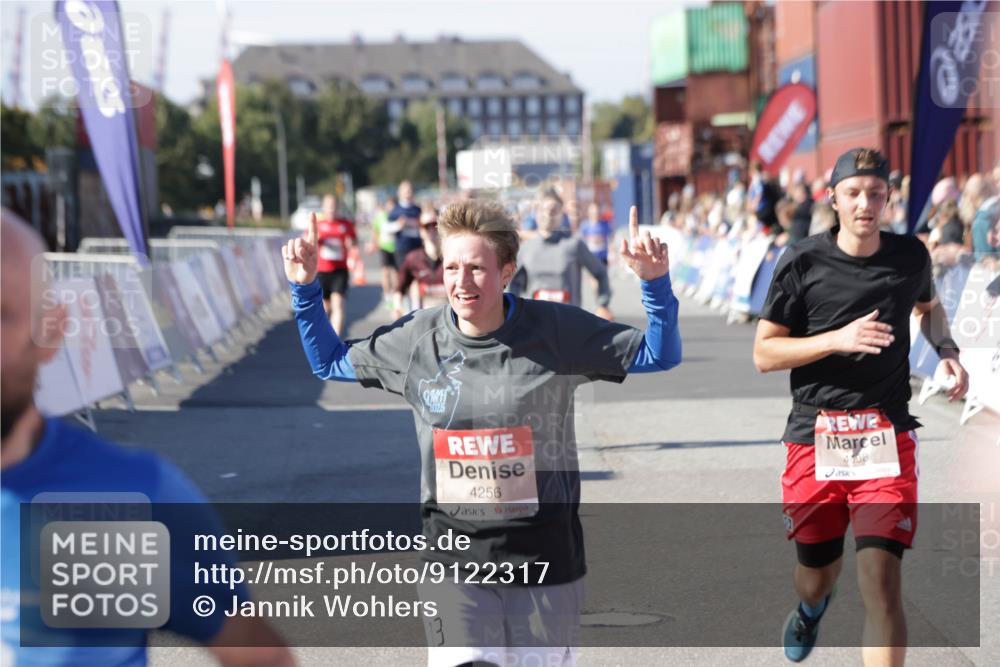 03.10.2025 - Köhlbrandbrückenlauf Jannik Wohlers http://msf.ph/oto/9122317 03.10.2025 13:05:07 Ziel 4098, 4175, 4217, 4256, 4490, 4585, 4751, 5670, 5785, 5951, 5952, 6561, 6719 meine-sportfotos.de