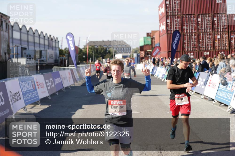 03.10.2025 - Köhlbrandbrückenlauf Jannik Wohlers http://msf.ph/oto/9122325 03.10.2025 13:05:08 Ziel 4098, 4175, 4217, 4256, 4490, 4585, 4751, 5670, 5785, 5951, 5952, 6561, 6719 meine-sportfotos.de