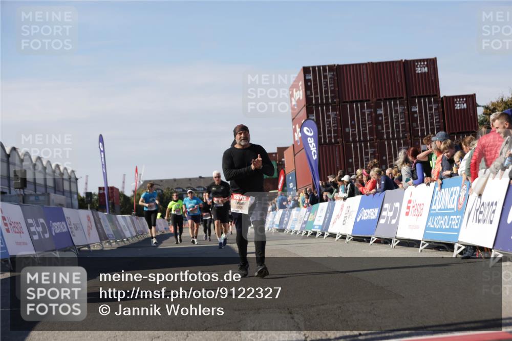 03.10.2025 - Köhlbrandbrückenlauf Jannik Wohlers http://msf.ph/oto/9122327 03.10.2025 13:39:44 Ziel 4621, 5176, 5508 meine-sportfotos.de