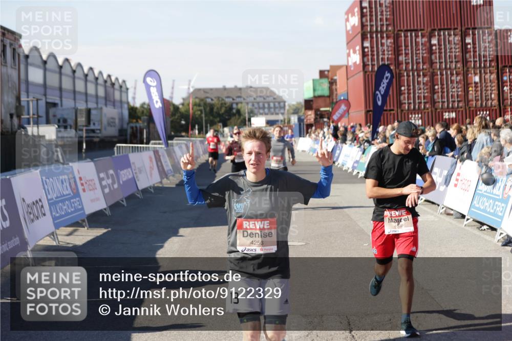 03.10.2025 - Köhlbrandbrückenlauf Jannik Wohlers http://msf.ph/oto/9122329 03.10.2025 13:05:08 Ziel 4098, 4175, 4217, 4256, 4490, 4585, 4751, 5670, 5785, 5951, 5952, 6561, 6719 meine-sportfotos.de