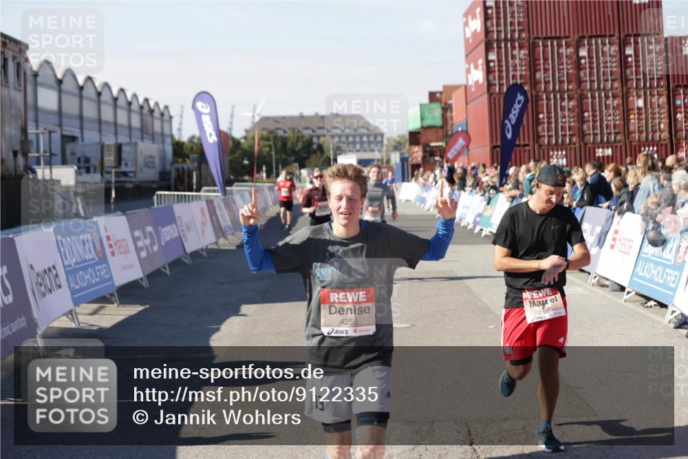 03.10.2025 - Köhlbrandbrückenlauf Jannik Wohlers http://msf.ph/oto/9122335 03.10.2025 13:05:08 Ziel 4098, 4175, 4217, 4256, 4490, 4585, 4751, 5670, 5785, 5951, 5952, 6561, 6719 meine-sportfotos.de