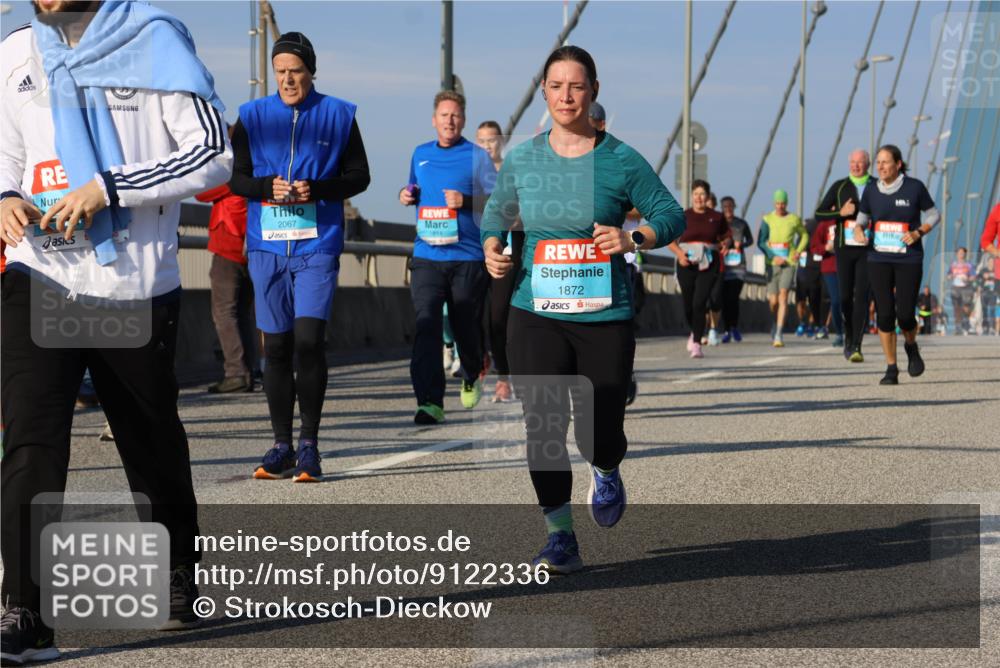 03.10.2025 - Köhlbrandbrückenlauf Strokosch-Dieckow http://msf.ph/oto/9122336 03.10.2025 09:59:15 Position 2 2067, 1814, 1872 meine-sportfotos.de