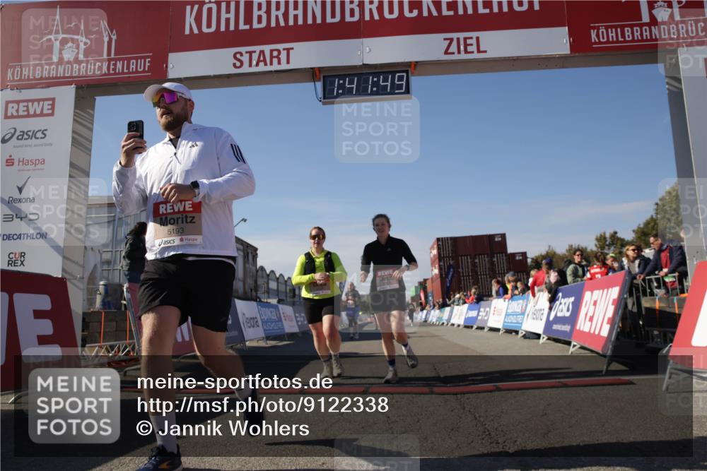 03.10.2025 - Köhlbrandbrückenlauf Jannik Wohlers http://msf.ph/oto/9122338 03.10.2025 13:41:50 Ziel 5193, 5232, 5250, 5257, 5315 meine-sportfotos.de