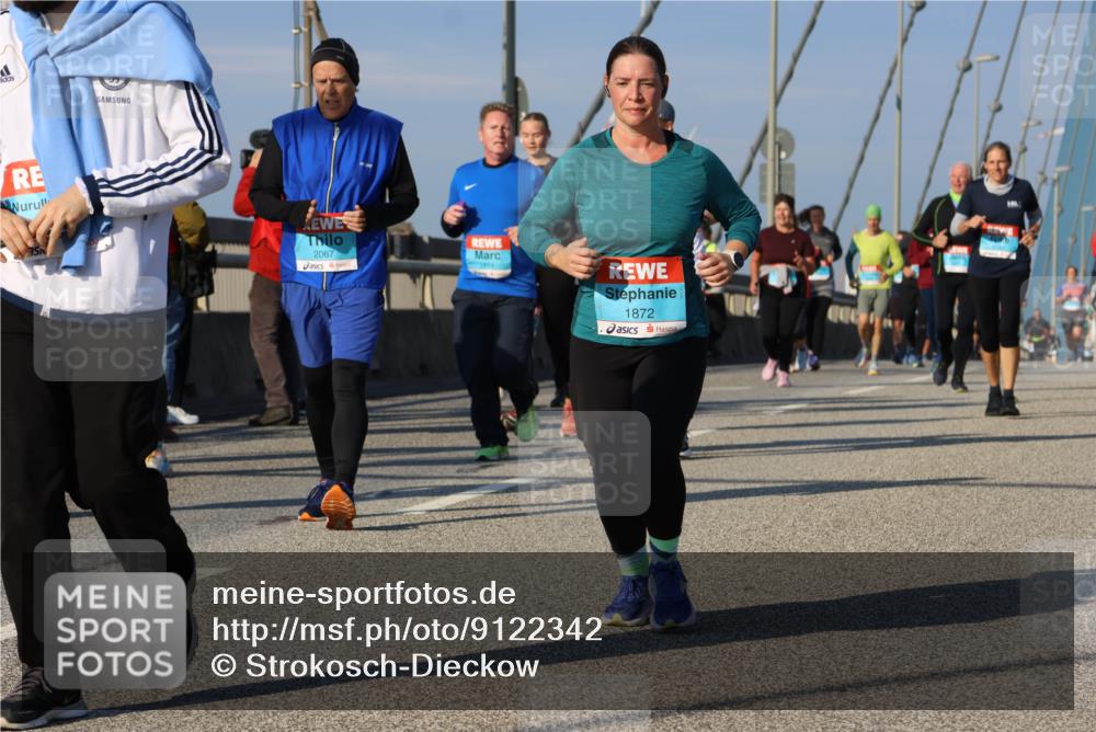 03.10.2025 - Köhlbrandbrückenlauf Strokosch-Dieckow http://msf.ph/oto/9122342 03.10.2025 09:59:15 Position 2 751, 2067, 1814, 1872 meine-sportfotos.de