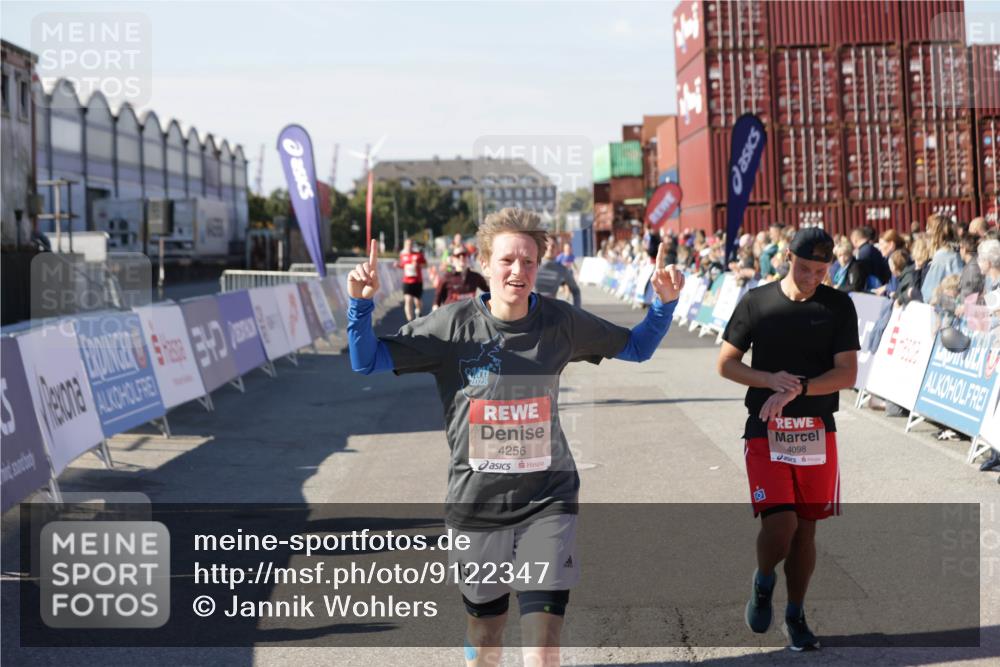 03.10.2025 - Köhlbrandbrückenlauf Jannik Wohlers http://msf.ph/oto/9122347 03.10.2025 13:05:08 Ziel 4098, 4175, 4217, 4256, 4490, 4585, 4751, 5670, 5785, 5951, 5952, 6561, 6719 meine-sportfotos.de