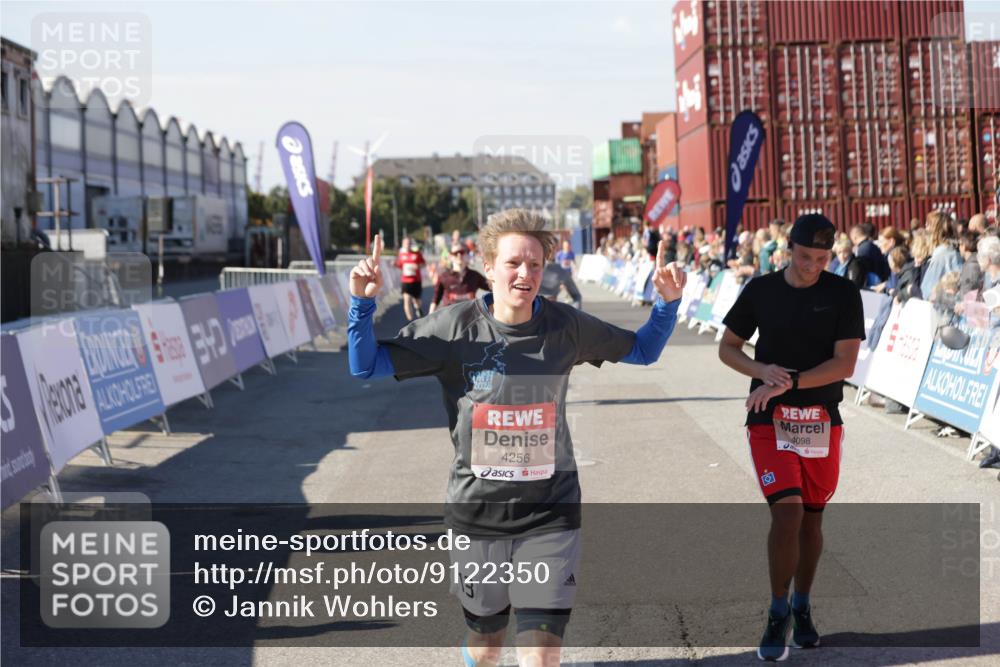 03.10.2025 - Köhlbrandbrückenlauf Jannik Wohlers http://msf.ph/oto/9122350 03.10.2025 13:05:08 Ziel 4098, 4175, 4217, 4256, 4490, 4585, 4751, 5670, 5785, 5951, 5952, 6561, 6719 meine-sportfotos.de