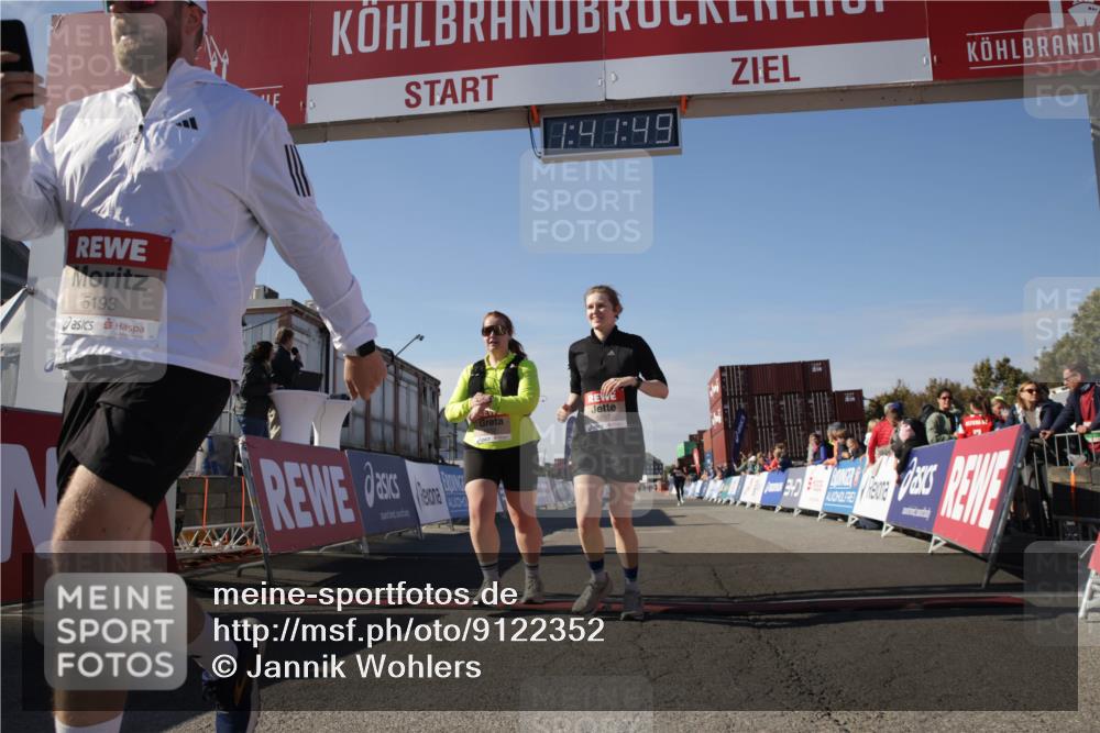 03.10.2025 - Köhlbrandbrückenlauf Jannik Wohlers http://msf.ph/oto/9122352 03.10.2025 13:41:50 Ziel 5193, 5232, 5250, 5257, 5315 meine-sportfotos.de