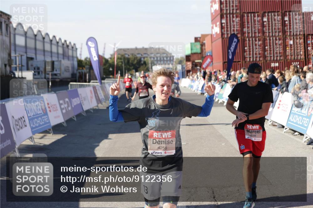 03.10.2025 - Köhlbrandbrückenlauf Jannik Wohlers http://msf.ph/oto/9122356 03.10.2025 13:05:08 Ziel 4098, 4175, 4217, 4256, 4490, 4585, 4751, 5670, 5785, 5951, 5952, 6561, 6719 meine-sportfotos.de