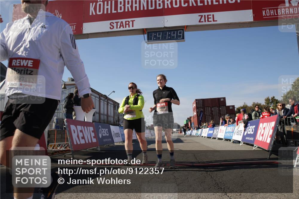 03.10.2025 - Köhlbrandbrückenlauf Jannik Wohlers http://msf.ph/oto/9122357 03.10.2025 13:41:50 Ziel 5193, 5232, 5250, 5257, 5315 meine-sportfotos.de