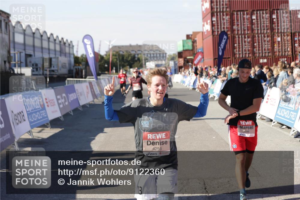03.10.2025 - Köhlbrandbrückenlauf Jannik Wohlers http://msf.ph/oto/9122360 03.10.2025 13:05:08 Ziel 4098, 4175, 4217, 4256, 4490, 4585, 4751, 5670, 5785, 5951, 5952, 6561, 6719 meine-sportfotos.de