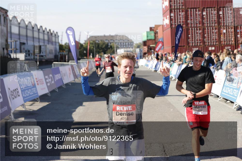 03.10.2025 - Köhlbrandbrückenlauf Jannik Wohlers http://msf.ph/oto/9122365 03.10.2025 13:05:08 Ziel 4098, 4175, 4217, 4256, 4490, 4585, 4751, 5670, 5785, 5951, 5952, 6561, 6719 meine-sportfotos.de