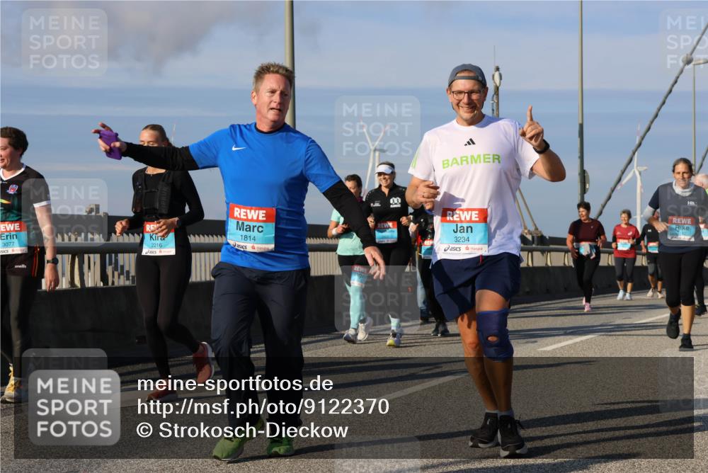 03.10.2025 - Köhlbrandbrückenlauf Strokosch-Dieckow http://msf.ph/oto/9122370 03.10.2025 09:59:20 Position 2 3077, 2216, 1814, 3234 meine-sportfotos.de