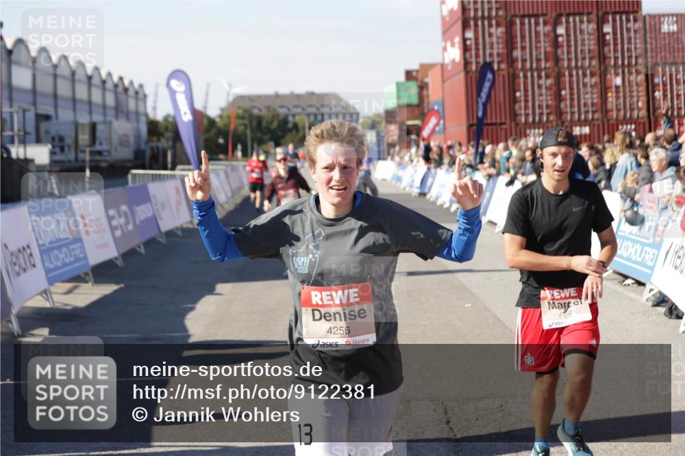 03.10.2025 - Köhlbrandbrückenlauf Jannik Wohlers http://msf.ph/oto/9122381 03.10.2025 13:05:08 Ziel 4098, 4175, 4217, 4256, 4490, 4585, 4751, 5670, 5785, 5951, 5952, 6561, 6719 meine-sportfotos.de