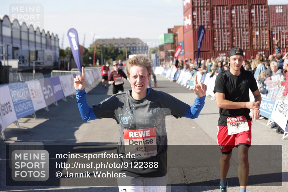 03.10.2025 - Köhlbrandbrückenlauf Jannik Wohlers http://msf.ph/oto/9122388 03.10.2025 13:05:08 Ziel 4098, 4175, 4217, 4256, 4490, 4585, 4751, 5670, 5785, 5951, 5952, 6561, 6719 meine-sportfotos.de