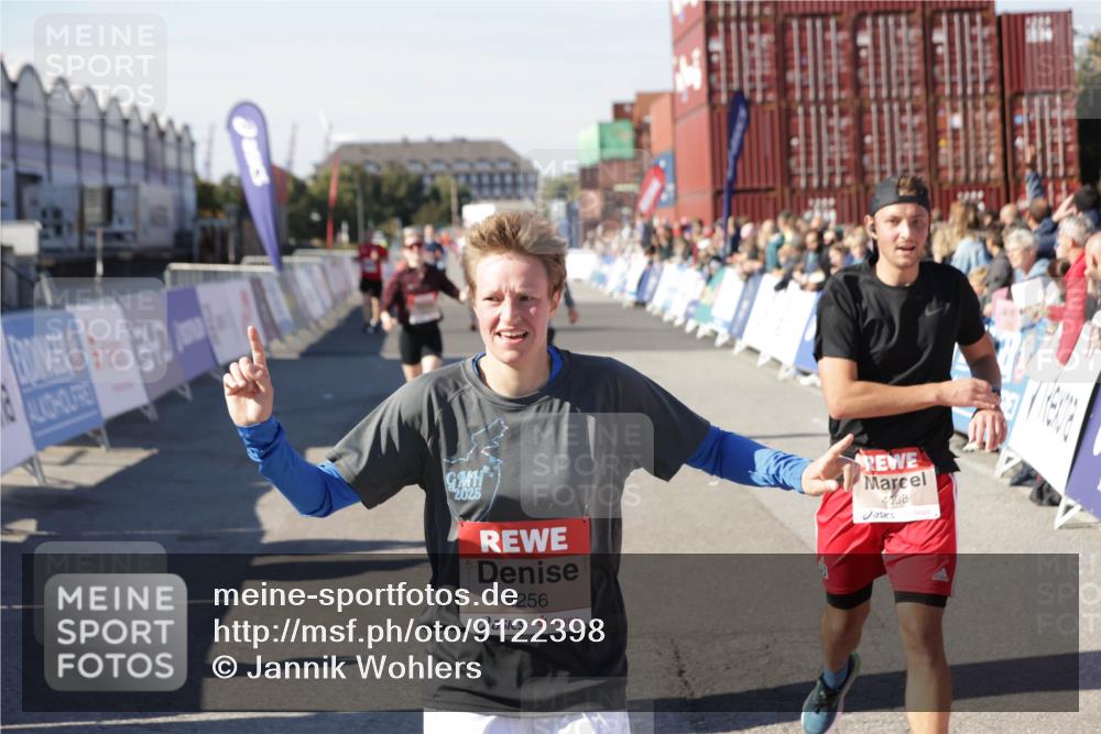 03.10.2025 - Köhlbrandbrückenlauf Jannik Wohlers http://msf.ph/oto/9122398 03.10.2025 13:05:08 Ziel 4098, 4175, 4217, 4256, 4490, 4585, 4751, 5670, 5785, 5951, 5952, 6561, 6719 meine-sportfotos.de