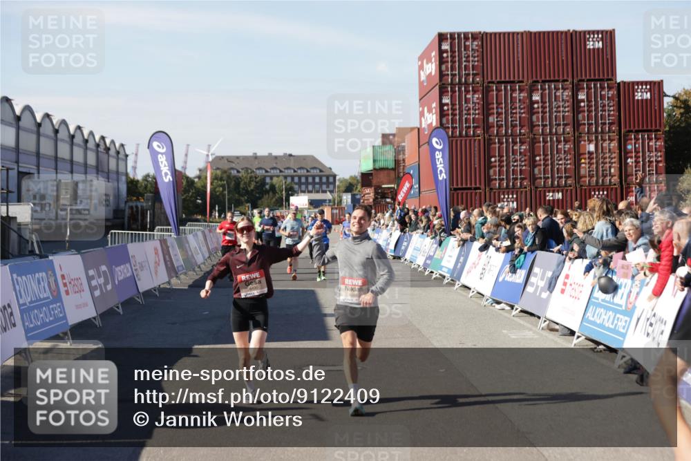 03.10.2025 - Köhlbrandbrückenlauf Jannik Wohlers http://msf.ph/oto/9122409 03.10.2025 13:05:10 Ziel 4098, 4175, 4256, 4390, 4490, 4585, 4751, 5670, 5785, 5951, 5952, 5969, 6561, 6719 meine-sportfotos.de
