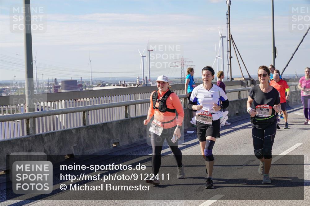 03.10.2025 - Köhlbrandbrückenlauf Michael Burmester http://msf.ph/oto/9122411 03.10.2025 13:04:20 Position 2 5241, 6133, 5190 meine-sportfotos.de