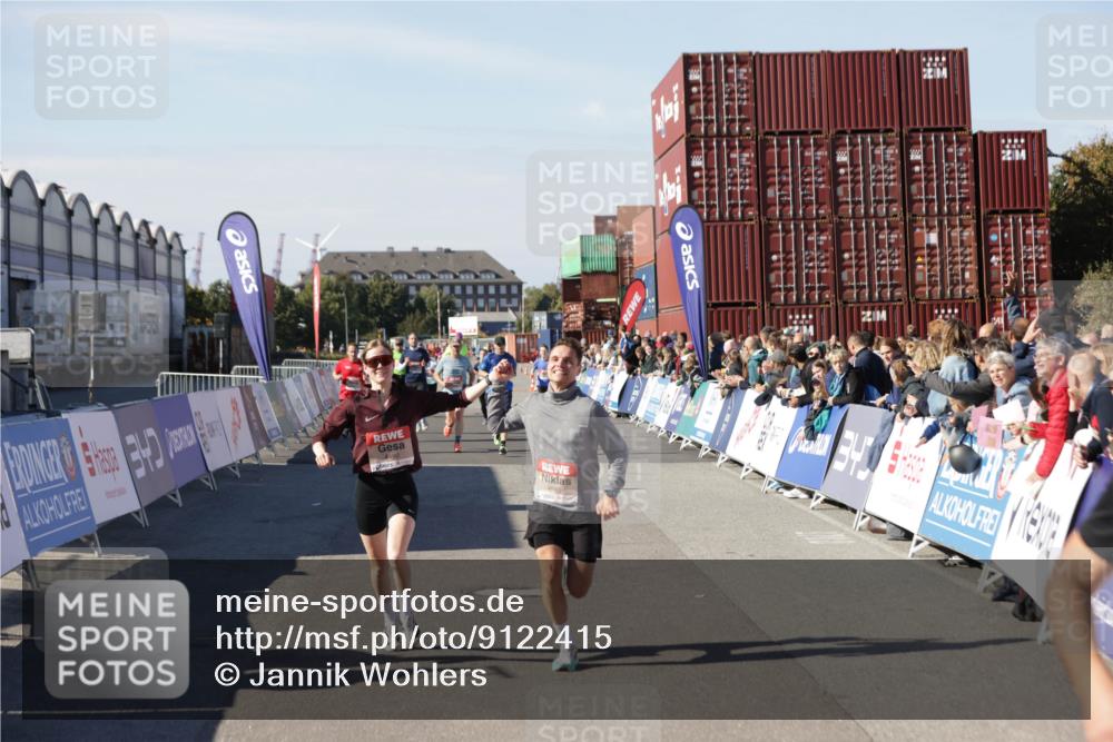03.10.2025 - Köhlbrandbrückenlauf Jannik Wohlers http://msf.ph/oto/9122415 03.10.2025 13:05:10 Ziel 4098, 4175, 4256, 4390, 4490, 4585, 4751, 5670, 5785, 5951, 5952, 5969, 6561, 6719 meine-sportfotos.de