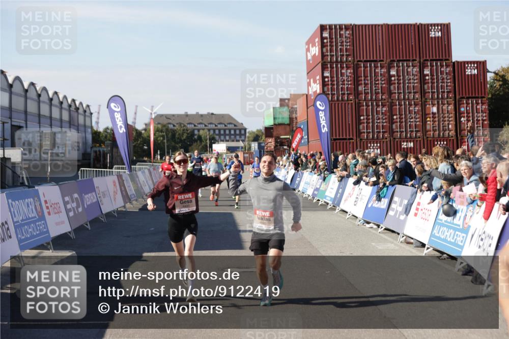 03.10.2025 - Köhlbrandbrückenlauf Jannik Wohlers http://msf.ph/oto/9122419 03.10.2025 13:05:10 Ziel 4098, 4175, 4256, 4390, 4490, 4585, 4751, 5670, 5785, 5951, 5952, 5969, 6561, 6719 meine-sportfotos.de
