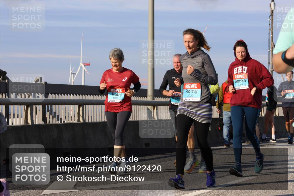 03.10.2025 - Köhlbrandbrückenlauf Strokosch-Dieckow http://msf.ph/oto/9122420 03.10.2025 09:59:28 Position 2 1097, 2320, 3129, 1098, 1358 meine-sportfotos.de