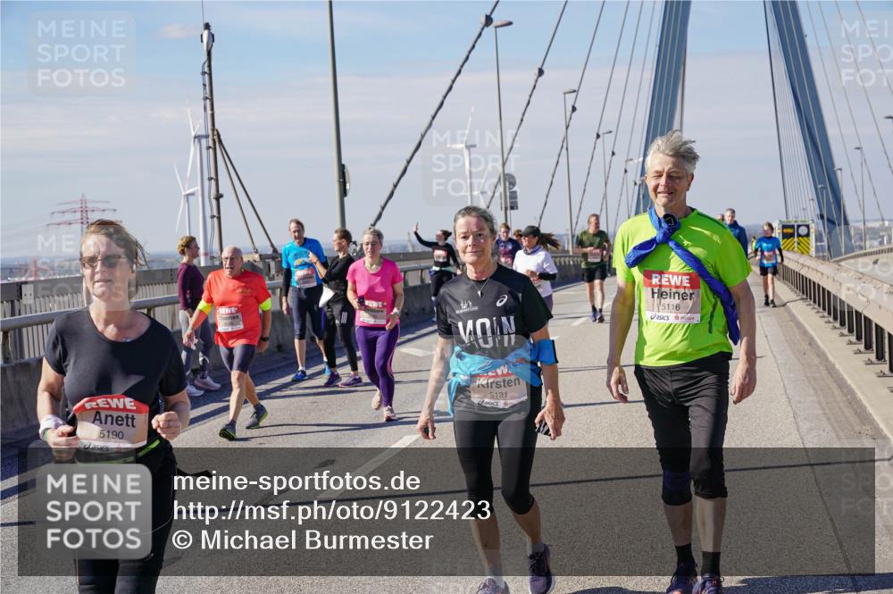 03.10.2025 - Köhlbrandbrückenlauf Michael Burmester http://msf.ph/oto/9122423 03.10.2025 13:04:22 Position 2 5190, 5121, 5116 meine-sportfotos.de