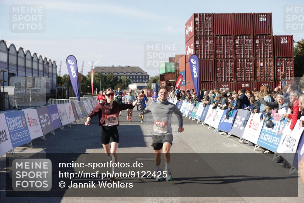 03.10.2025 - Köhlbrandbrückenlauf Jannik Wohlers http://msf.ph/oto/9122425 03.10.2025 13:05:10 Ziel 4098, 4175, 4256, 4390, 4490, 4585, 4751, 5670, 5785, 5951, 5952, 5969, 6561, 6719 meine-sportfotos.de