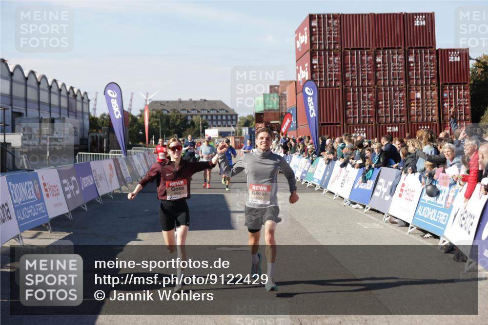 03.10.2025 - Köhlbrandbrückenlauf Jannik Wohlers http://msf.ph/oto/9122429 03.10.2025 13:05:10 Ziel 4098, 4175, 4256, 4390, 4490, 4585, 4751, 5670, 5785, 5951, 5952, 5969, 6561, 6719 meine-sportfotos.de