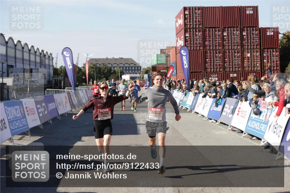 03.10.2025 - Köhlbrandbrückenlauf Jannik Wohlers http://msf.ph/oto/9122433 03.10.2025 13:05:10 Ziel 4098, 4175, 4256, 4390, 4490, 4585, 4751, 5670, 5785, 5951, 5952, 5969, 6561, 6719 meine-sportfotos.de