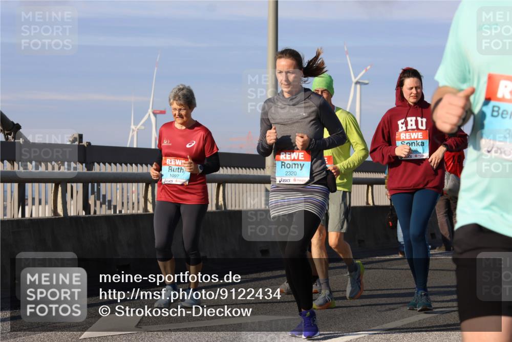 03.10.2025 - Köhlbrandbrückenlauf Strokosch-Dieckow http://msf.ph/oto/9122434 03.10.2025 09:59:28 Position 2 1097, 2320, 98, 3 meine-sportfotos.de