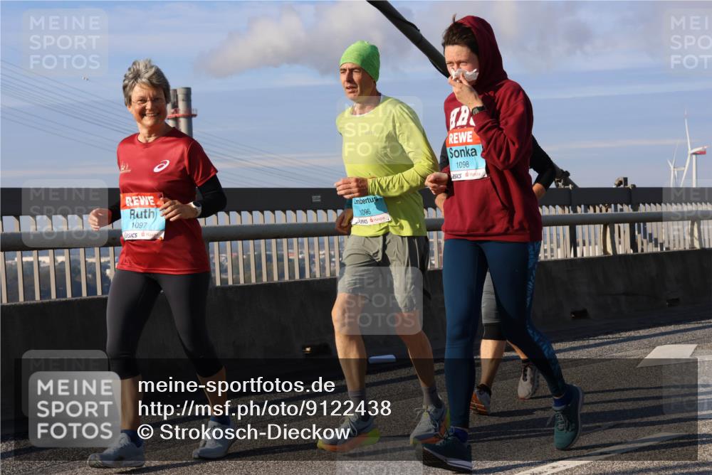 03.10.2025 - Köhlbrandbrückenlauf Strokosch-Dieckow http://msf.ph/oto/9122438 03.10.2025 09:59:31 Position 2 1097, 1096, 1098 meine-sportfotos.de