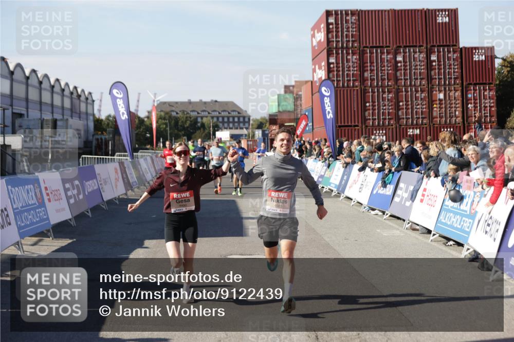 03.10.2025 - Köhlbrandbrückenlauf Jannik Wohlers http://msf.ph/oto/9122439 03.10.2025 13:05:10 Ziel 4098, 4175, 4256, 4390, 4490, 4585, 4751, 5670, 5785, 5951, 5952, 5969, 6561, 6719 meine-sportfotos.de