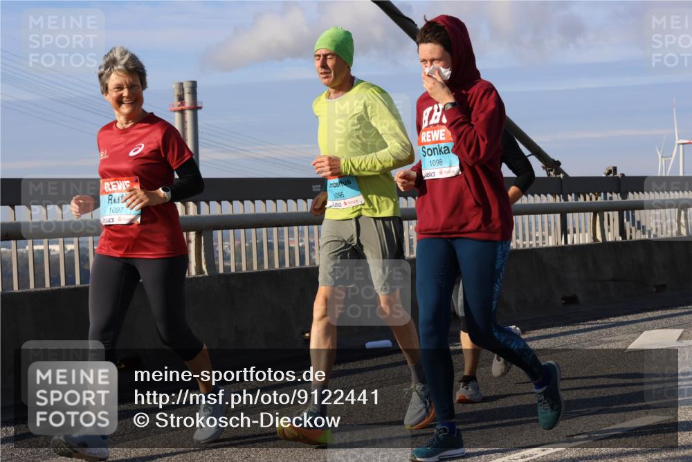 03.10.2025 - Köhlbrandbrückenlauf Strokosch-Dieckow http://msf.ph/oto/9122441 03.10.2025 09:59:31 Position 2 1097, 1096, 1098 meine-sportfotos.de