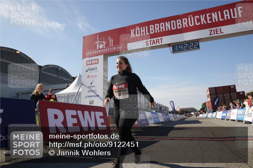03.10.2025 - Köhlbrandbrückenlauf Jannik Wohlers http://msf.ph/oto/9122451 03.10.2025 13:42:22 Ziel 5271, 6247 meine-sportfotos.de