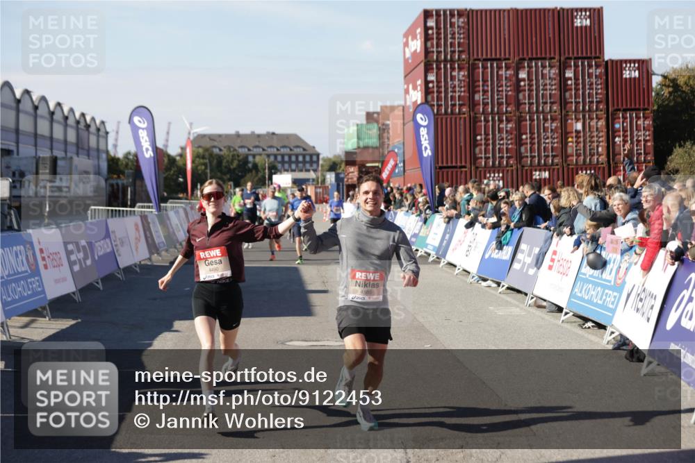 03.10.2025 - Köhlbrandbrückenlauf Jannik Wohlers http://msf.ph/oto/9122453 03.10.2025 13:05:10 Ziel 4098, 4175, 4256, 4390, 4490, 4585, 4751, 5670, 5785, 5951, 5952, 5969, 6561, 6719 meine-sportfotos.de