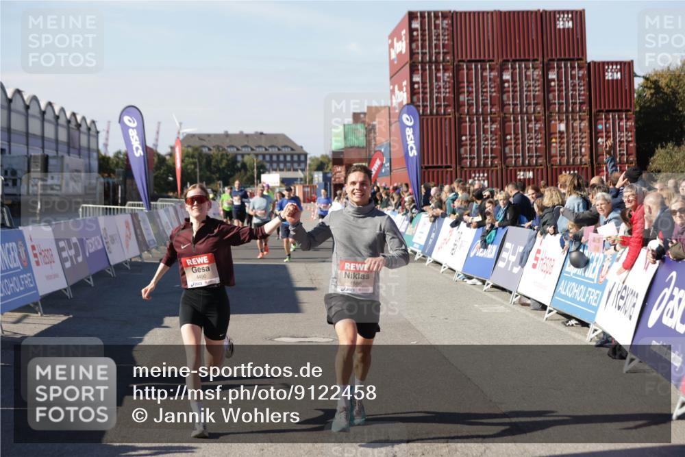 03.10.2025 - Köhlbrandbrückenlauf Jannik Wohlers http://msf.ph/oto/9122458 03.10.2025 13:05:10 Ziel 4098, 4175, 4256, 4390, 4490, 4585, 4751, 5670, 5785, 5951, 5952, 5969, 6561, 6719 meine-sportfotos.de