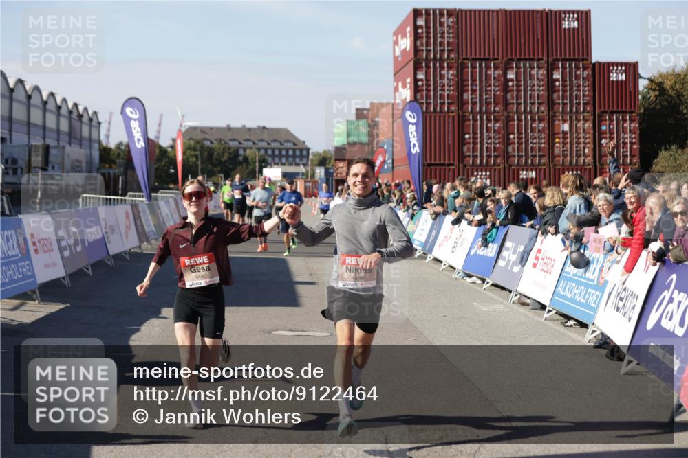 03.10.2025 - Köhlbrandbrückenlauf Jannik Wohlers http://msf.ph/oto/9122464 03.10.2025 13:05:10 Ziel 4098, 4175, 4256, 4390, 4490, 4585, 4751, 5670, 5785, 5951, 5952, 5969, 6561, 6719 meine-sportfotos.de