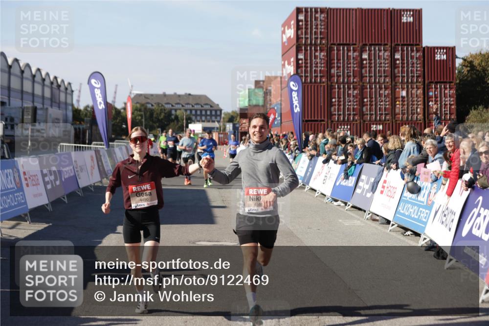03.10.2025 - Köhlbrandbrückenlauf Jannik Wohlers http://msf.ph/oto/9122469 03.10.2025 13:05:10 Ziel 4098, 4175, 4256, 4390, 4490, 4585, 4751, 5670, 5785, 5951, 5952, 5969, 6561, 6719 meine-sportfotos.de
