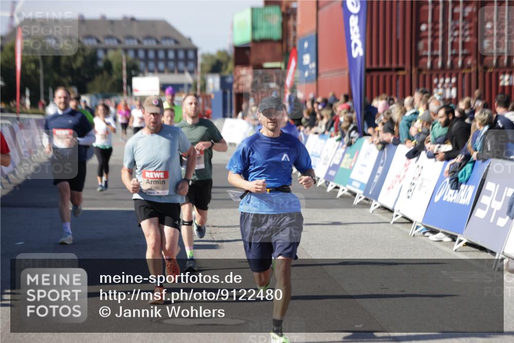03.10.2025 - Köhlbrandbrückenlauf Jannik Wohlers http://msf.ph/oto/9122480 03.10.2025 13:05:14 Ziel 4098, 4256, 4344, 4390, 4490, 4585, 4877, 5969, 6041, 6044, 6081, 6719 meine-sportfotos.de